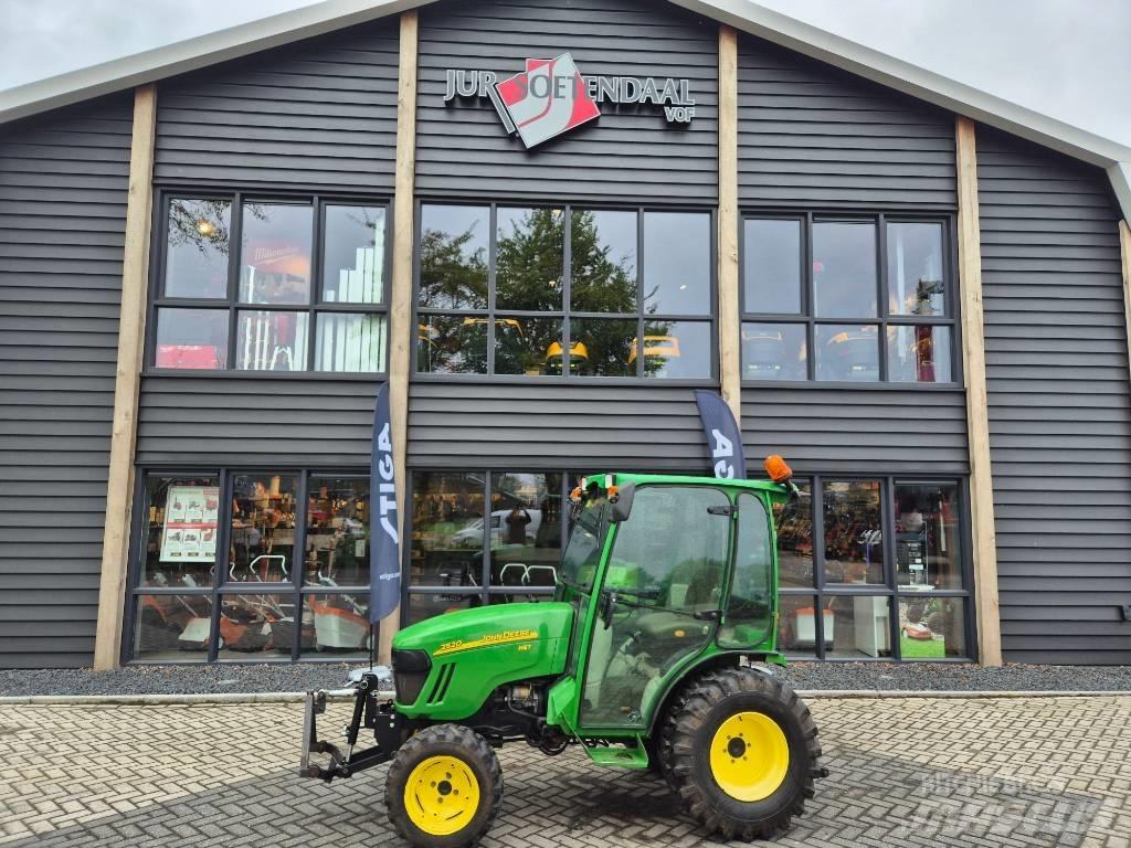 John Deere 2520 Kompaktni (mali) traktori