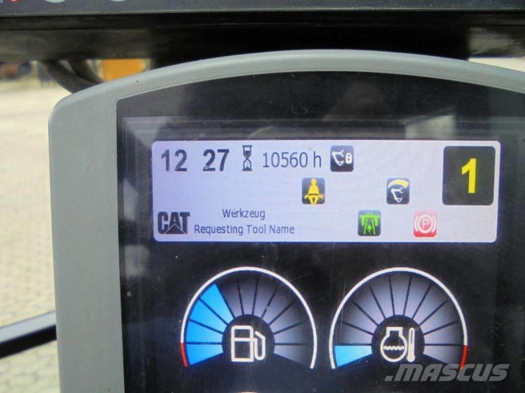 CAT M 317 Bageri na kotačima