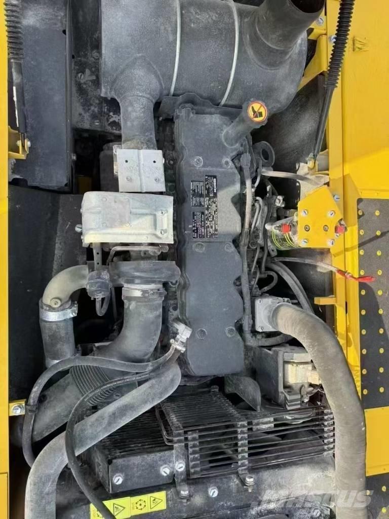 Komatsu PC 220 Bageri gusjeničari