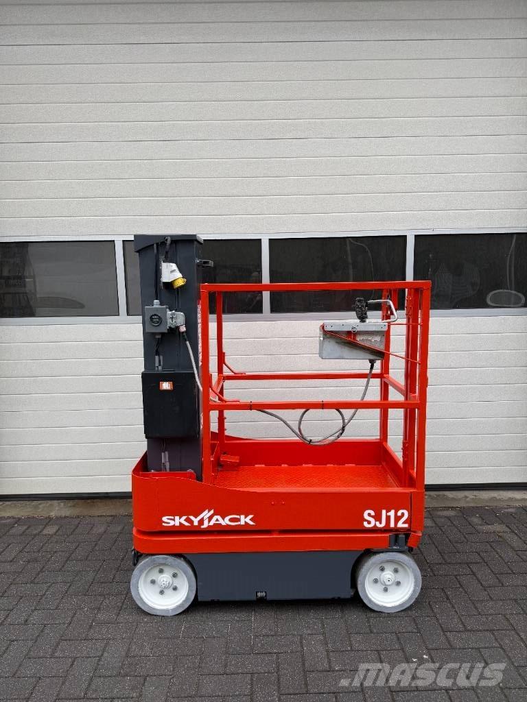 SkyJack SJ 12 Vertikalne radne podizne platforme
