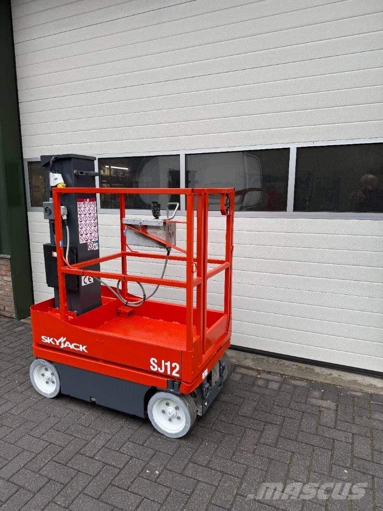 SkyJack SJ 12 Vertikalne radne podizne platforme
