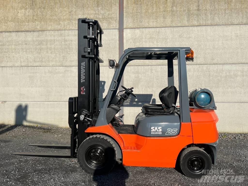 Toyota 42-7FGF25 Plinski viličari
