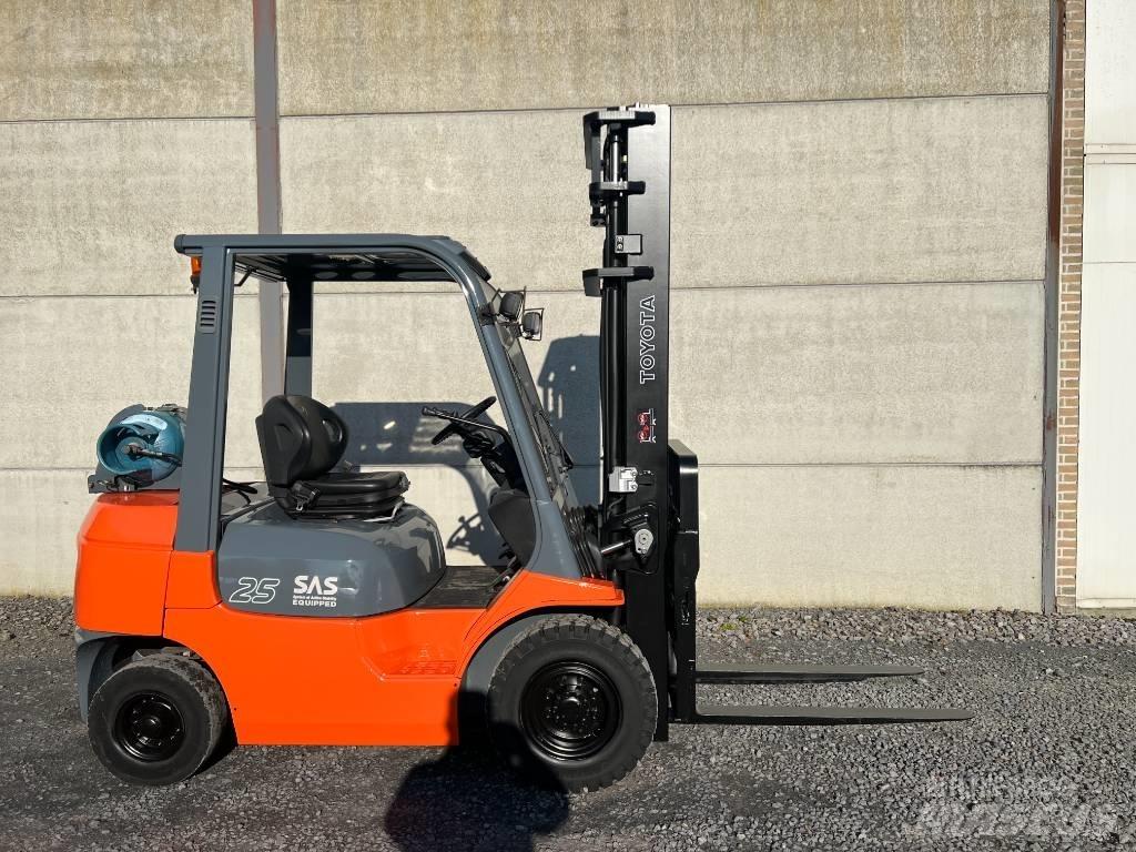 Toyota 42-7FGF25 Plinski viličari