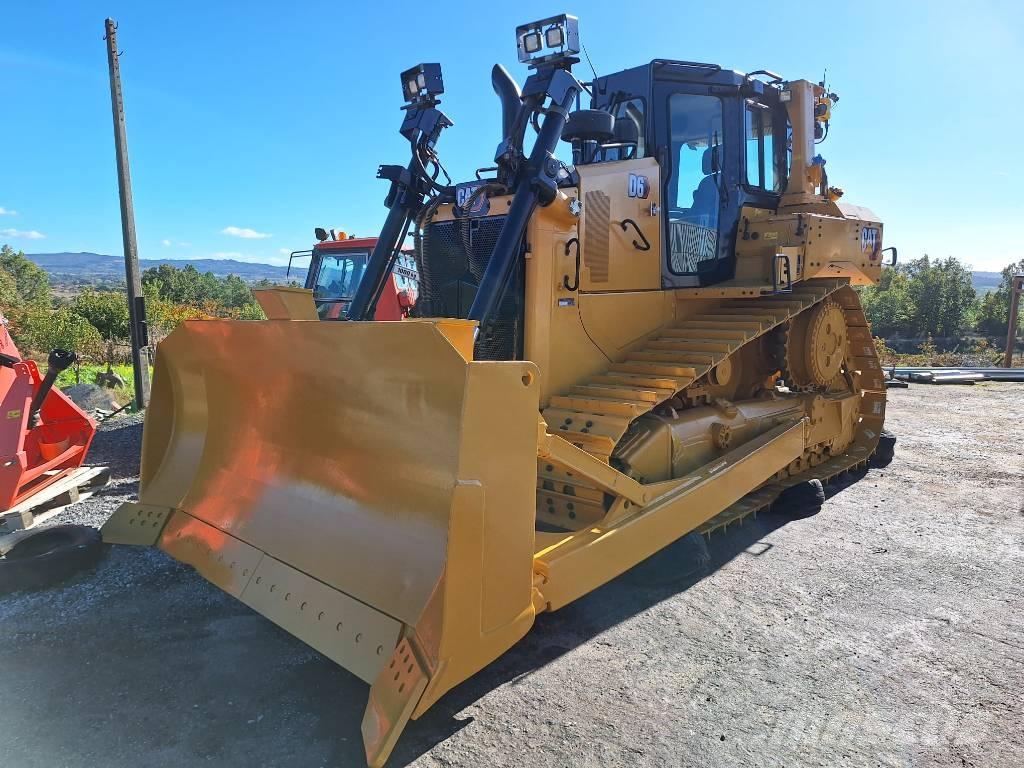 CAT D 6 T Buldožeri gusjeničari