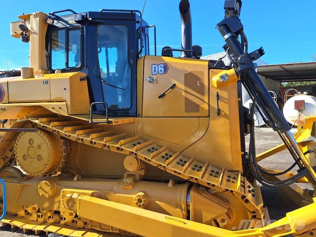 CAT D 6 T Buldožeri gusjeničari