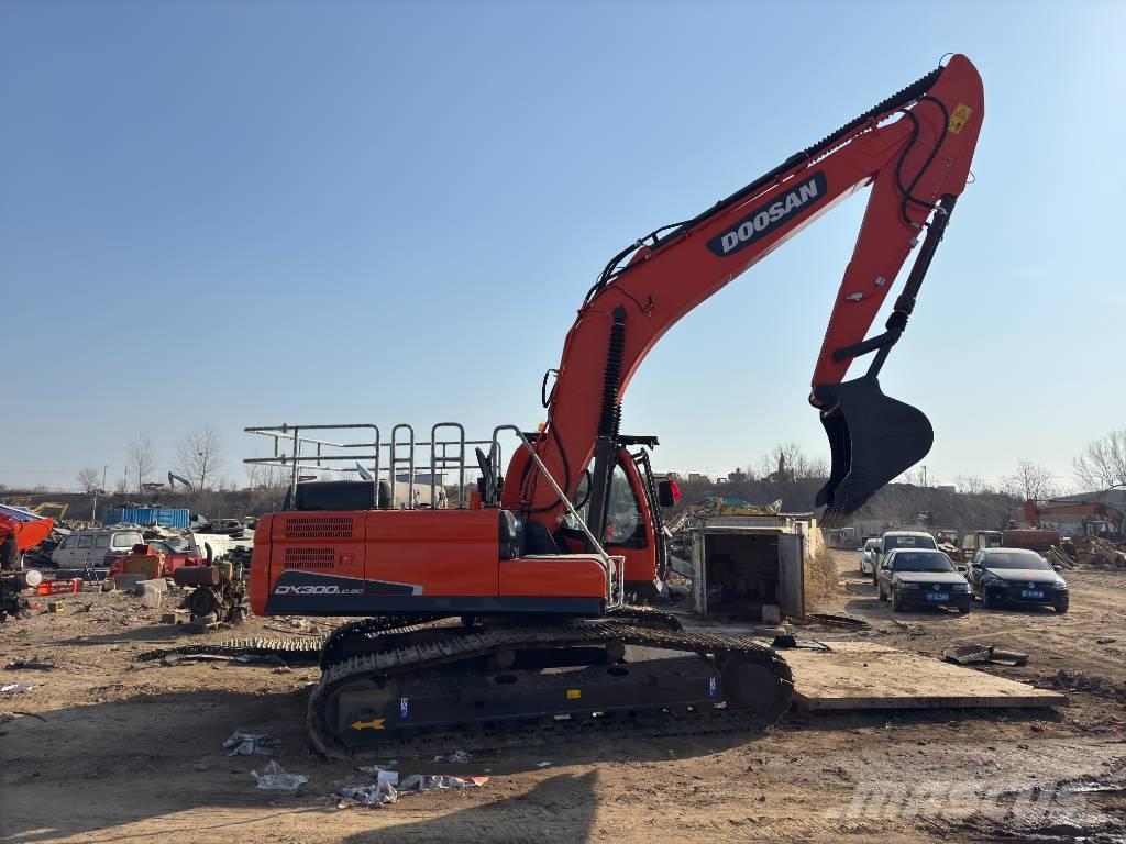 Doosan DX300 Bageri gusjeničari