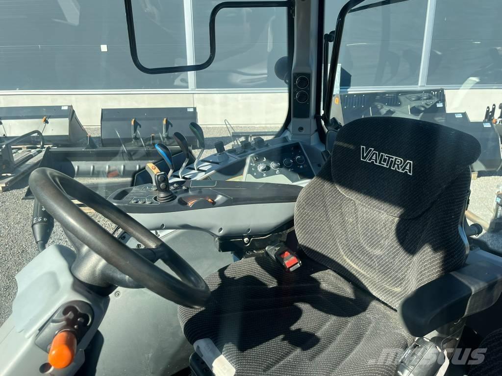 Valtra N 104 HiTech Traktori