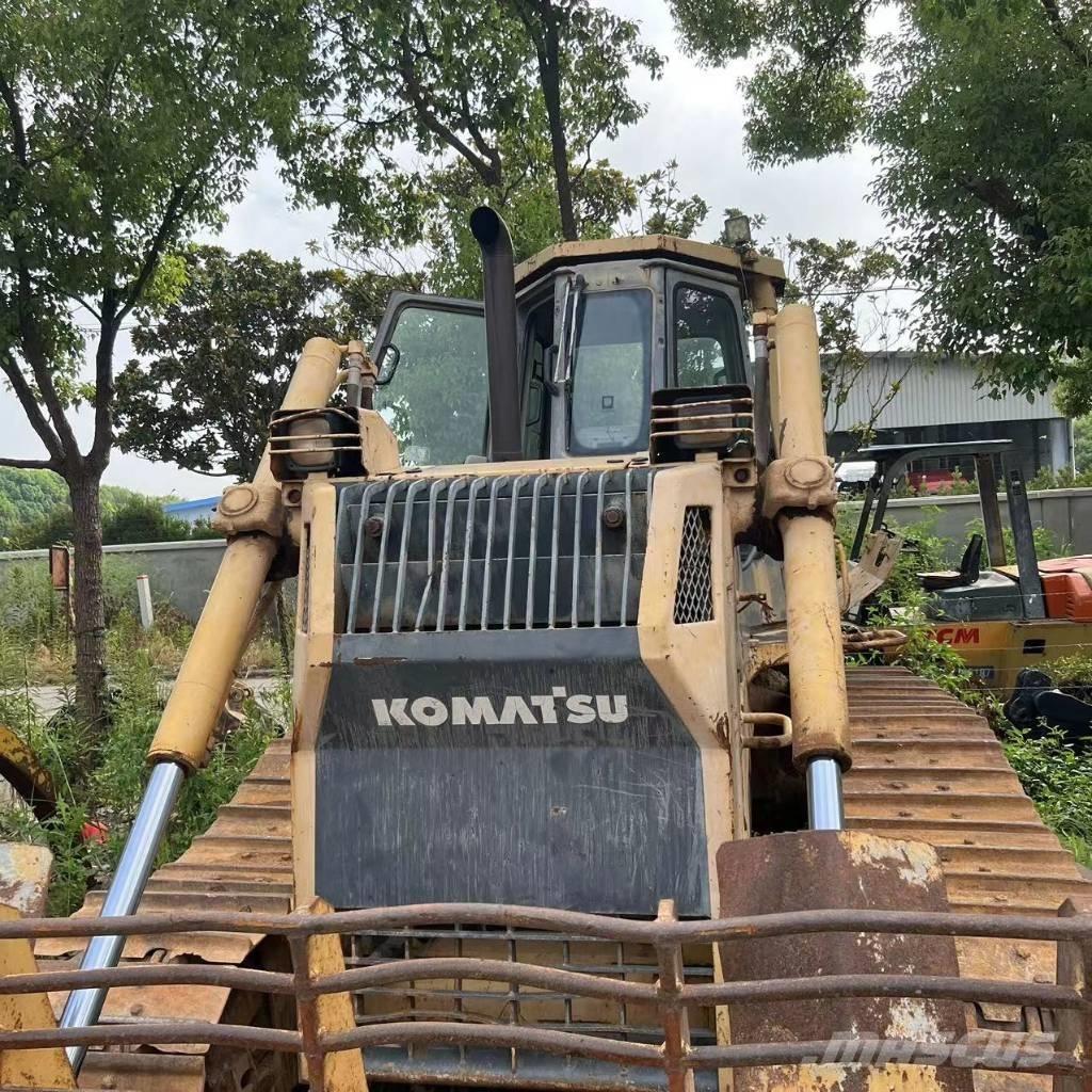 Komatsu D 65 P-12 Buldožeri gusjeničari