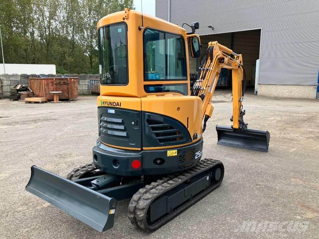 Hyundai R25Z-9AK Mini bageri <7t