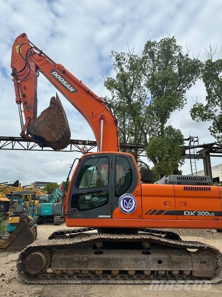 Doosan DX300 Bageri gusjeničari