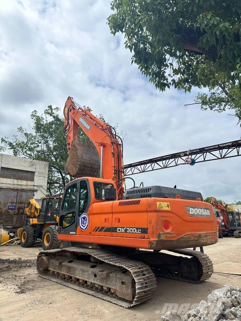 Doosan DX300 Bageri gusjeničari