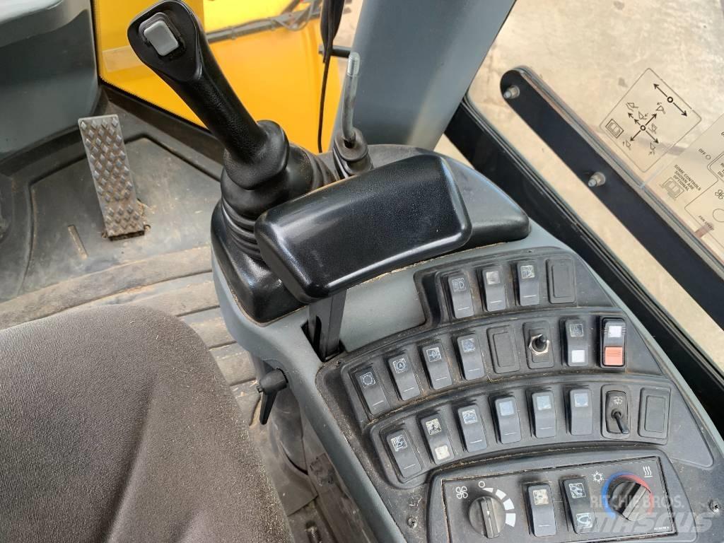 New Holland W 130 C Utovarivači na kotačima