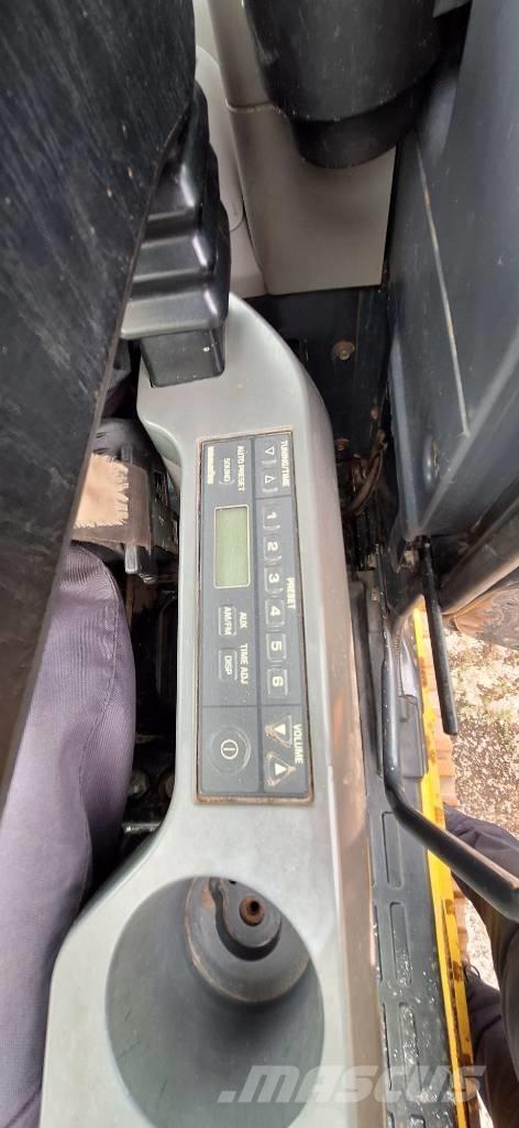 Komatsu PC 210 Bageri gusjeničari