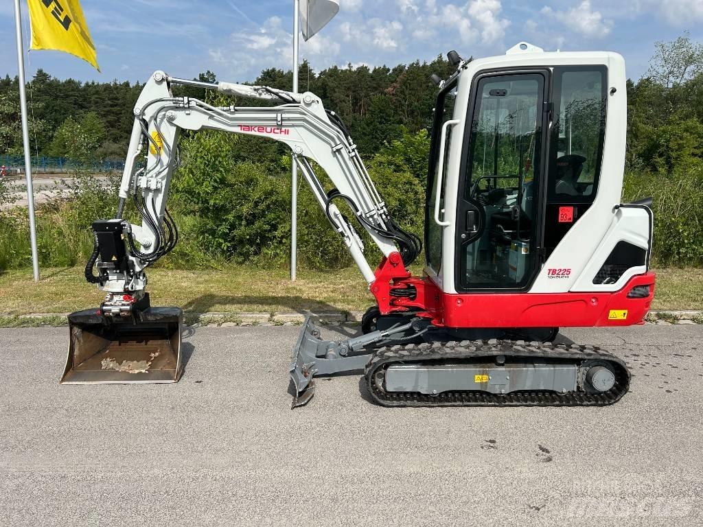 Takeuchi TB 225A V5 Mini bageri <7t