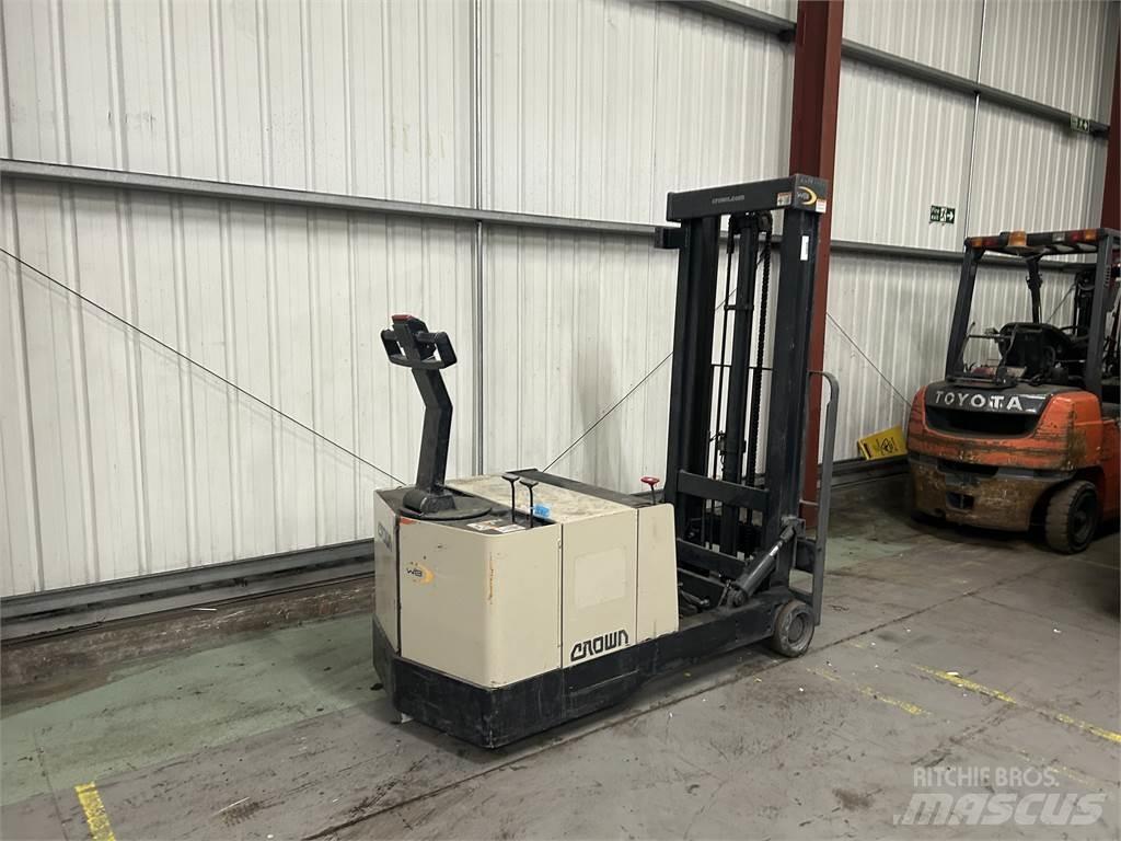 Crown 40WBTL Nisko podizni električni viličar