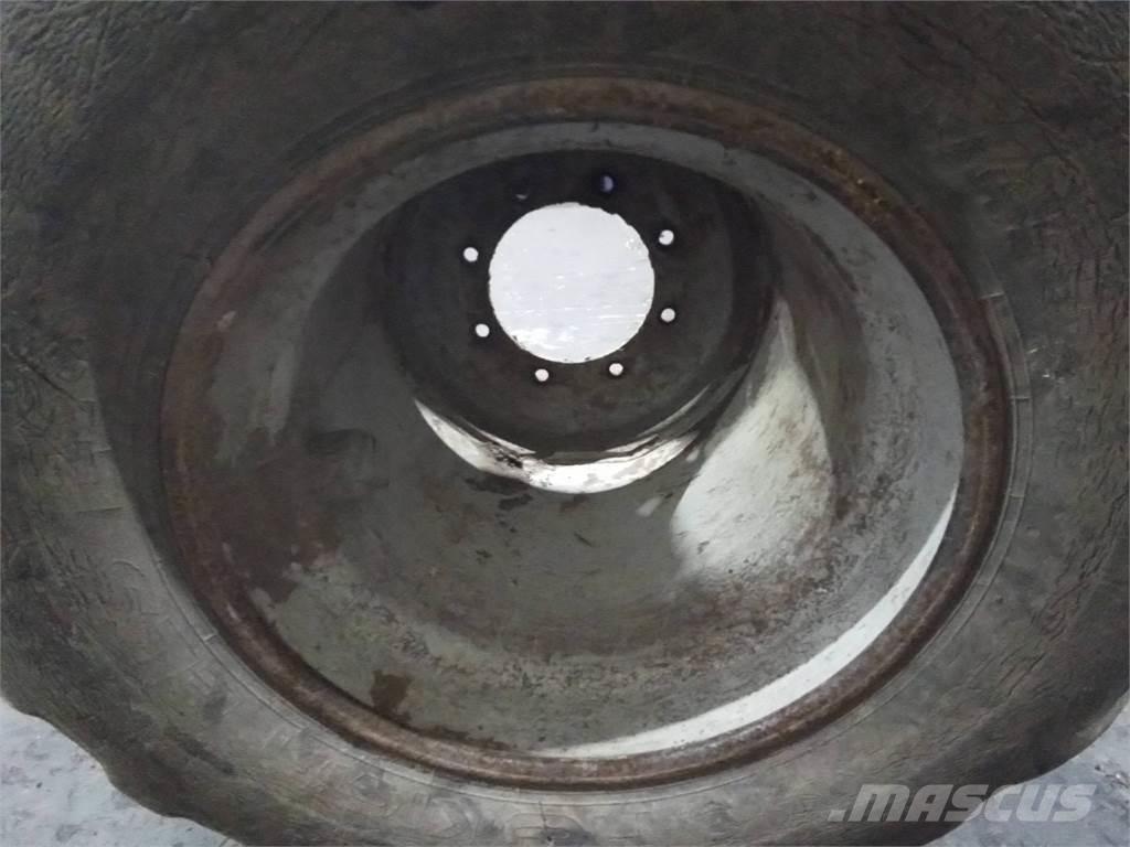Valmet 820 24x22,5 Gume, kotači i naplatci