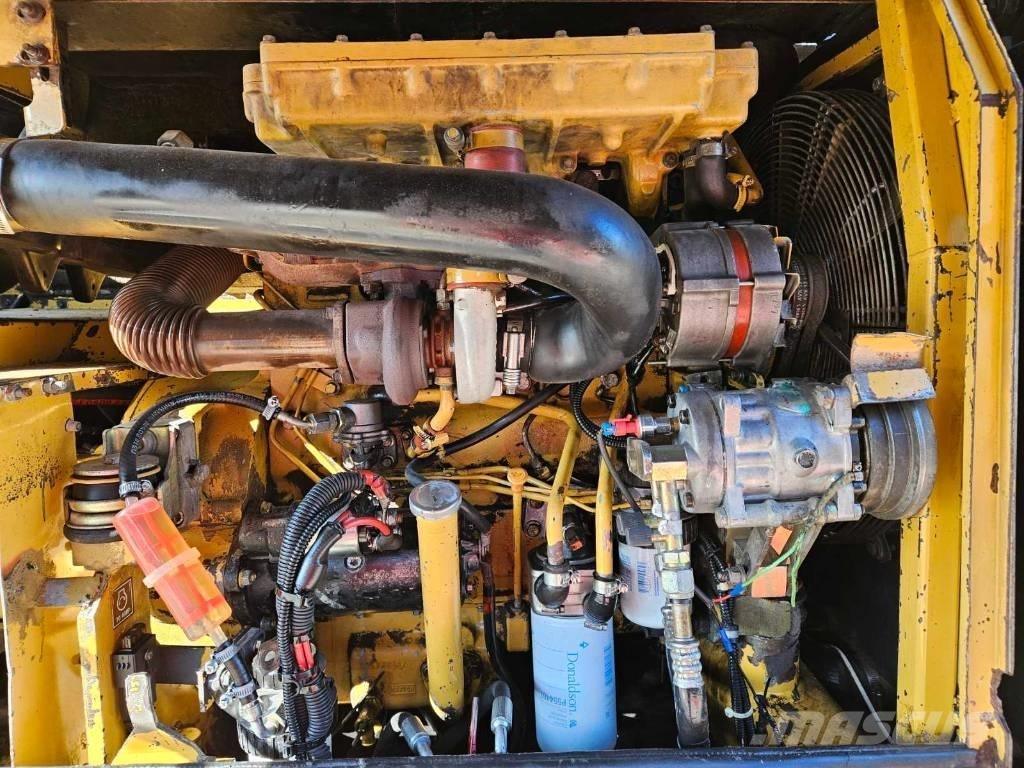 CAT M 312 Bageri na kotačima