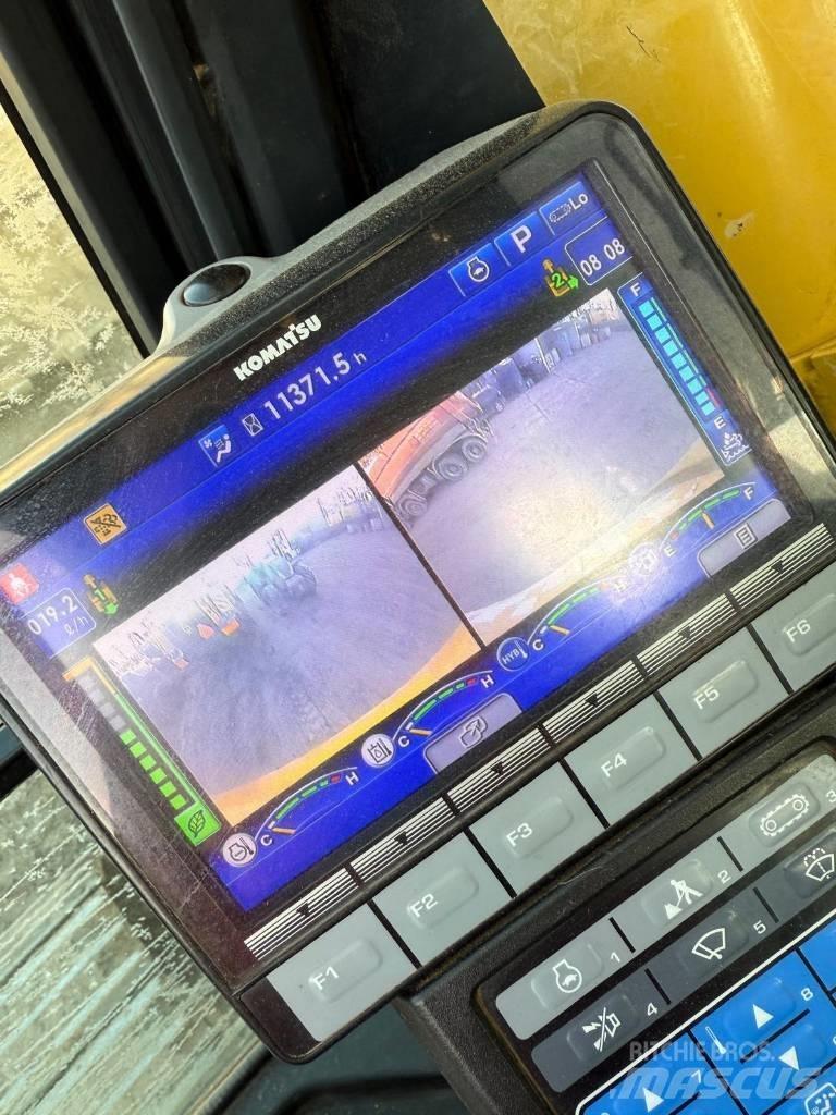 Komatsu HB 365 Bageri gusjeničari
