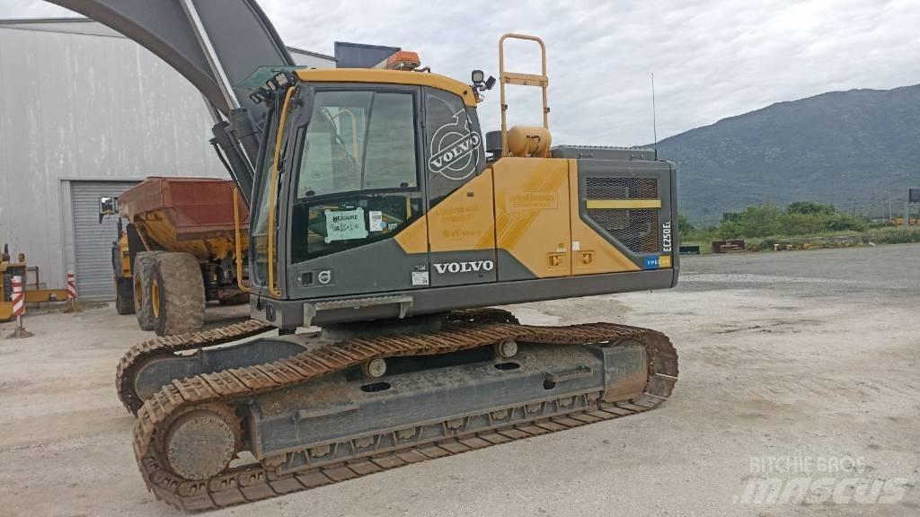 Volvo EC 250 EL Bageri gusjeničari