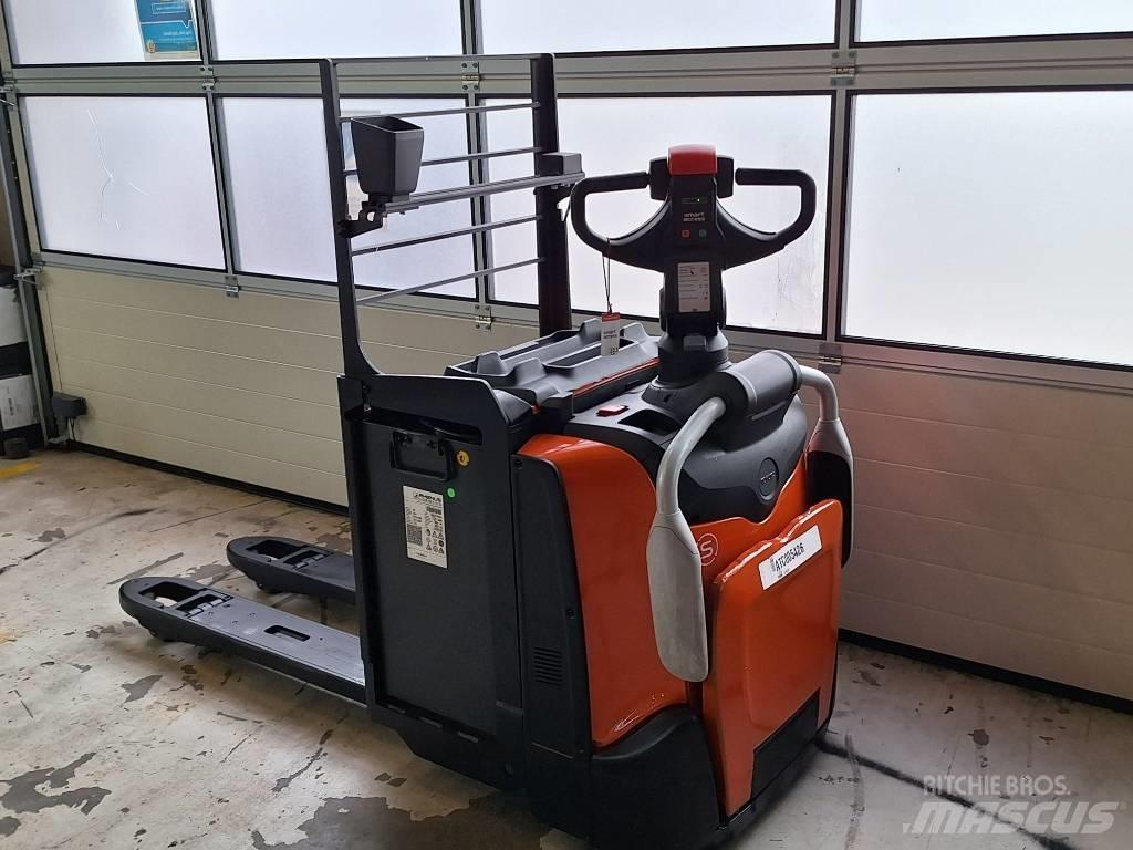 BT LPE220 Nisko podizni električni viličar