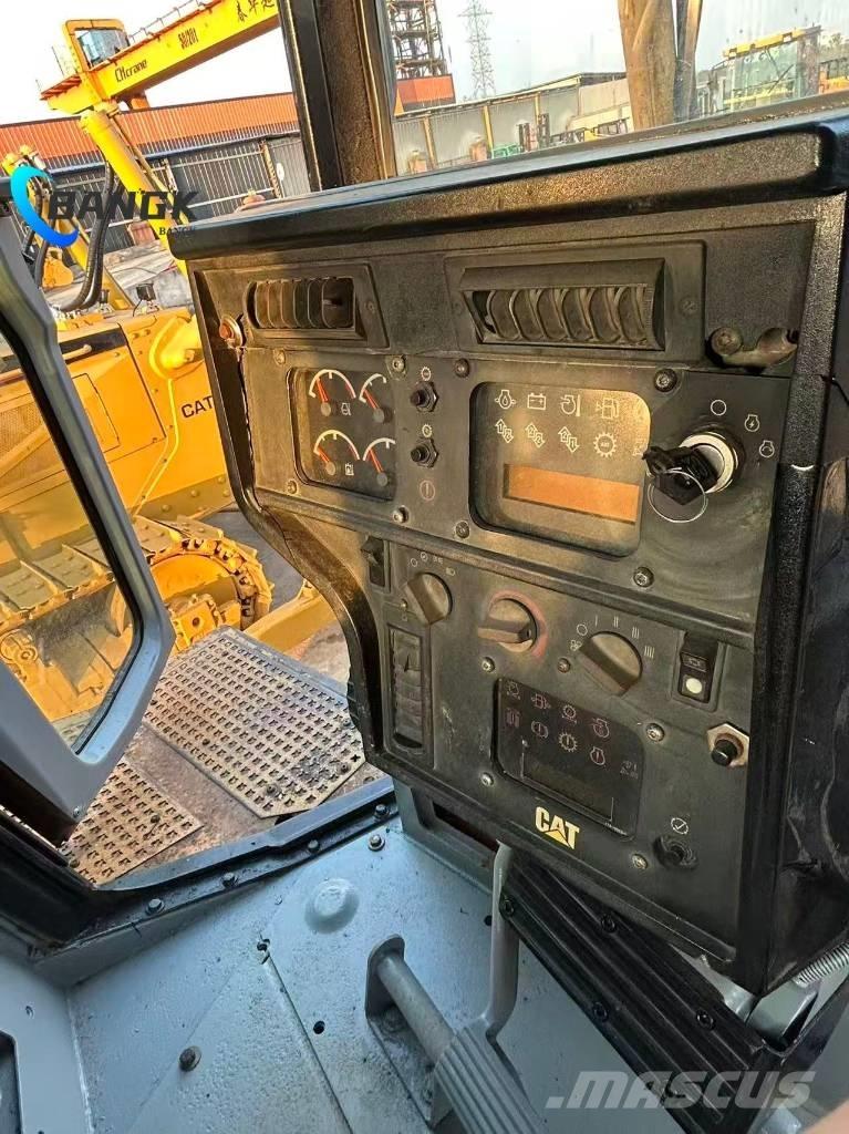 CAT D 6 R Buldožeri gusjeničari