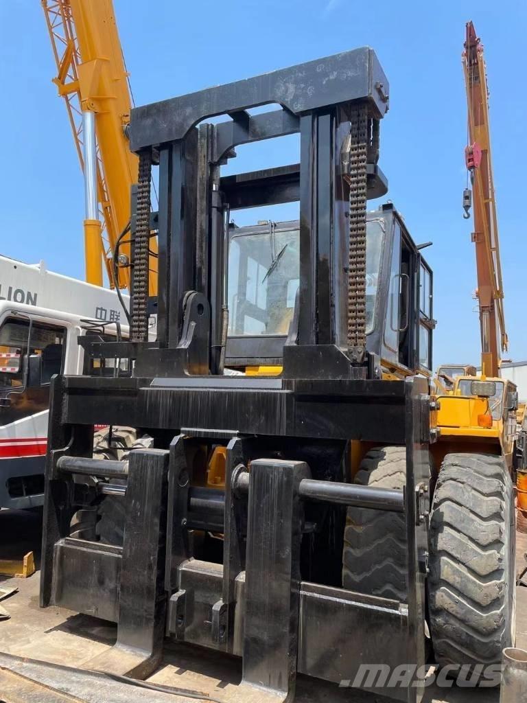 Komatsu 30 Ton Dizelski viličari