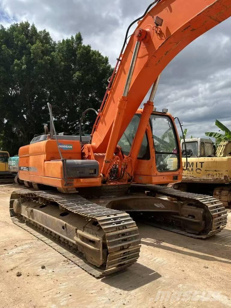 Doosan DX300 Bageri gusjeničari