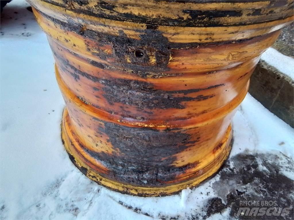 Rottne H20 24x30,5 Gume, kotači i naplatci