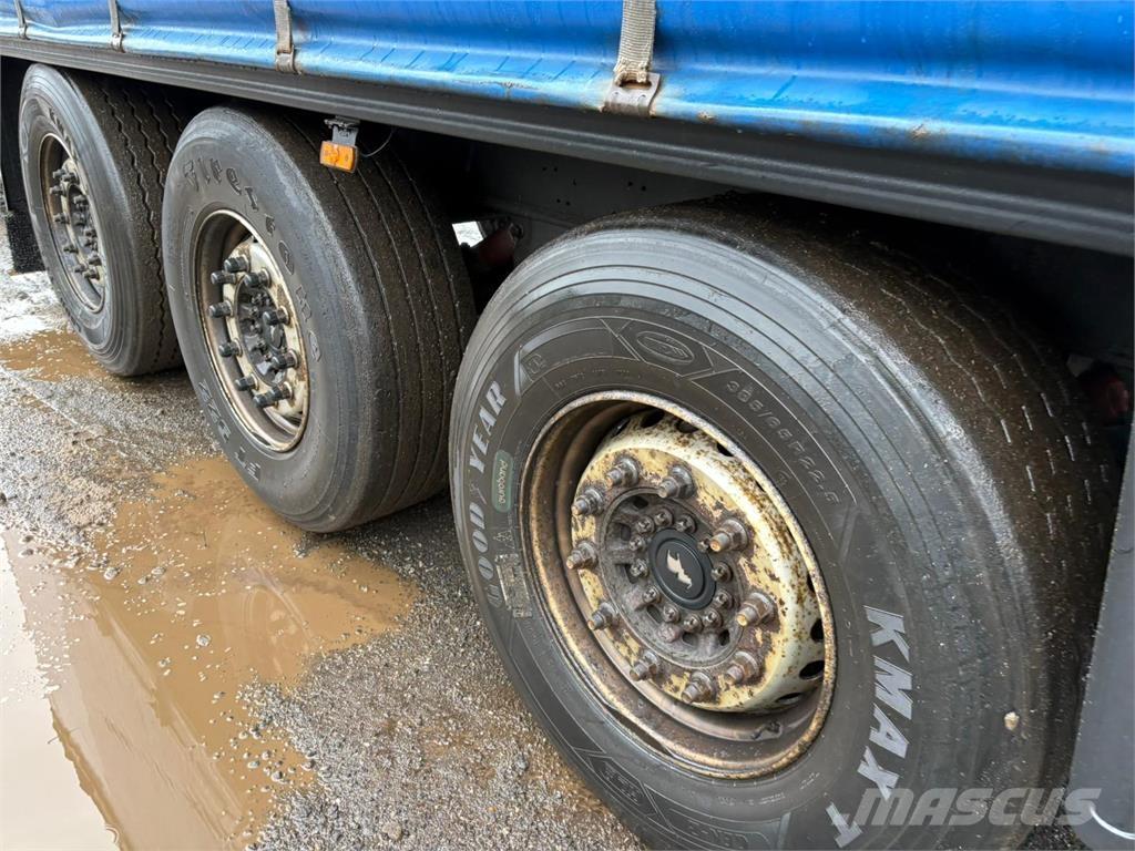 Schmitz 3aks Poluprikolice sa ceradom