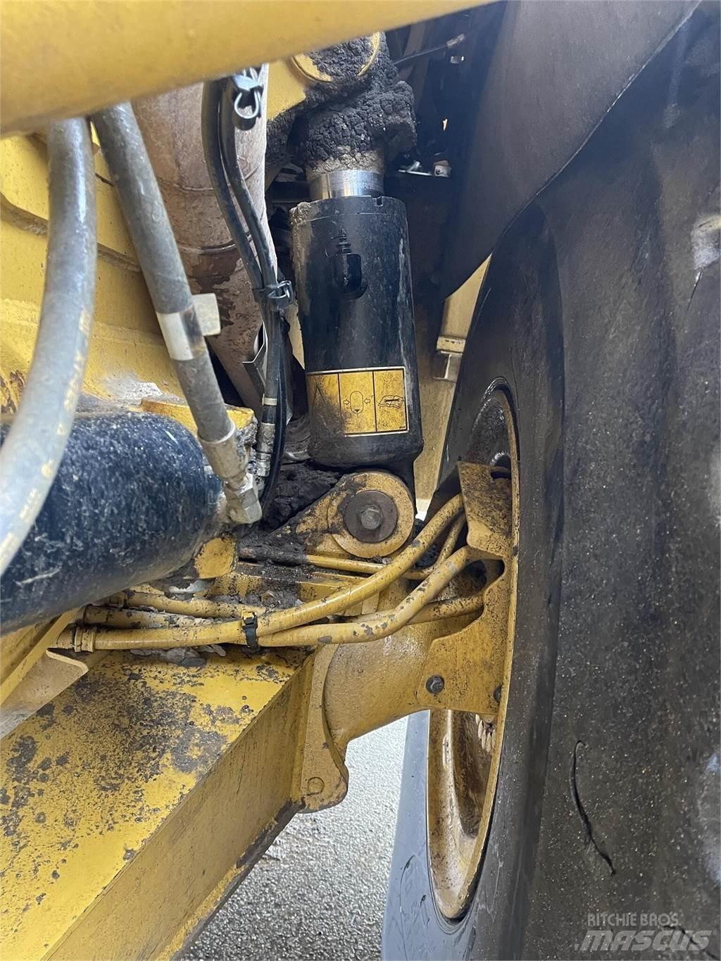 CAT 745C Zglobni demperi