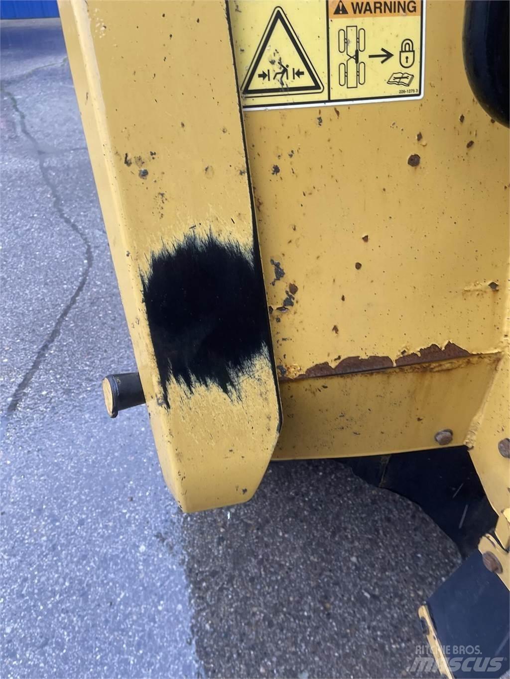 CAT 745C Zglobni demperi