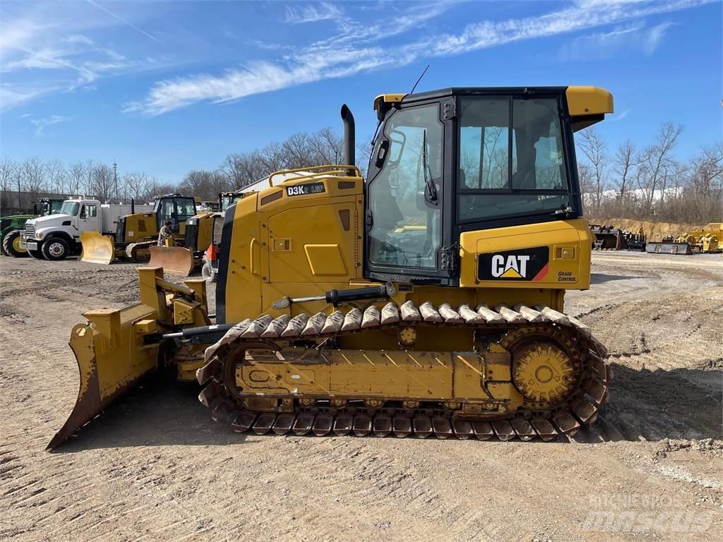 CAT D3K2 LGP Buldožeri gusjeničari