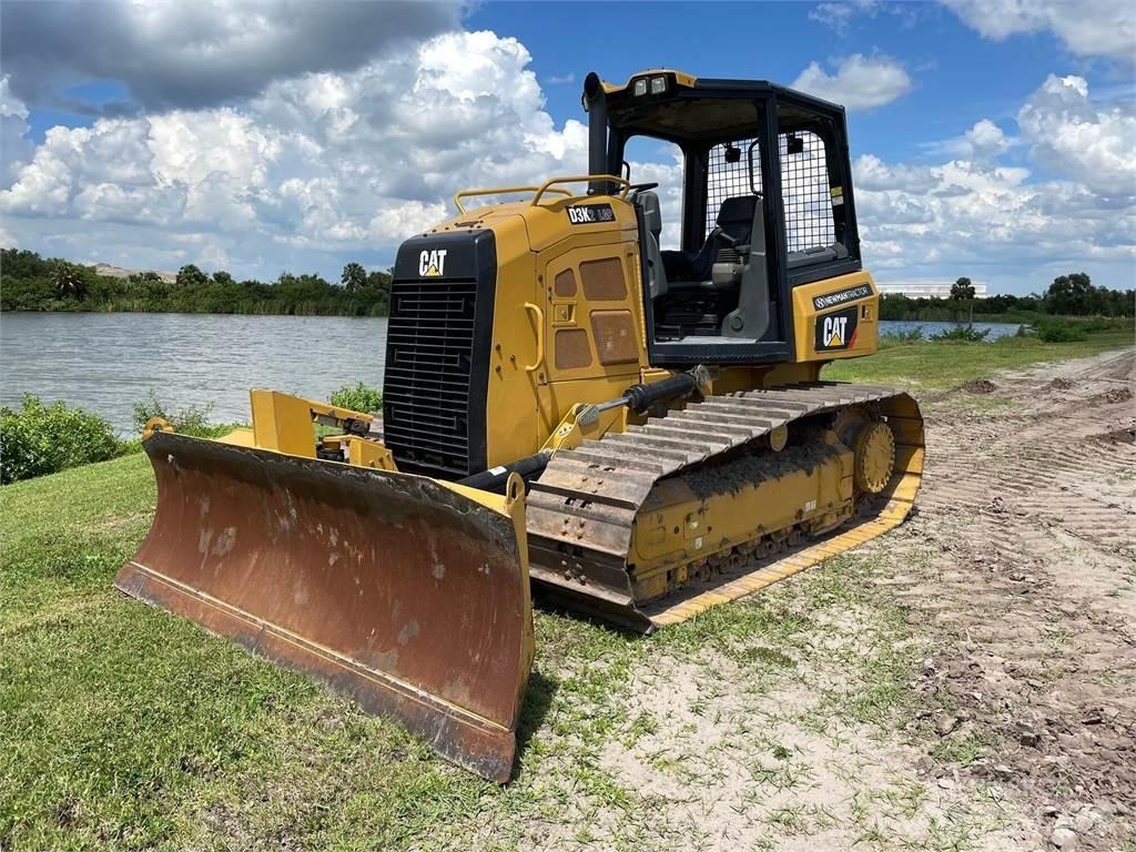 CAT D3K2 LGP Buldožeri gusjeničari