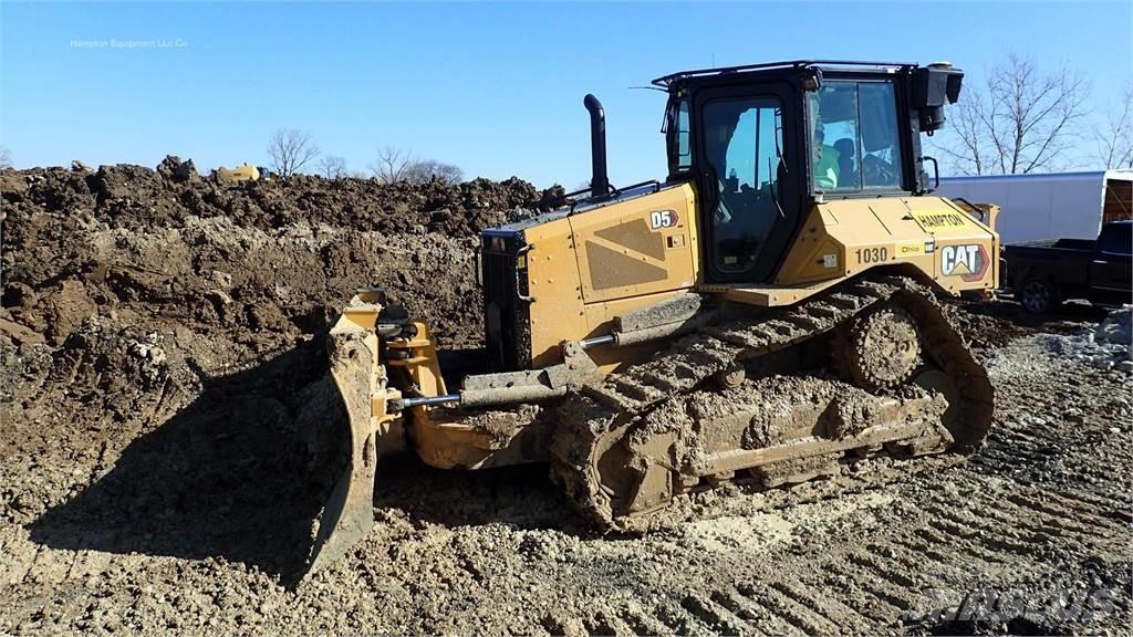 CAT D5 Buldožeri gusjeničari