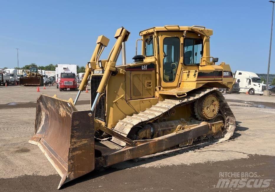 CAT D6R Buldožeri gusjeničari