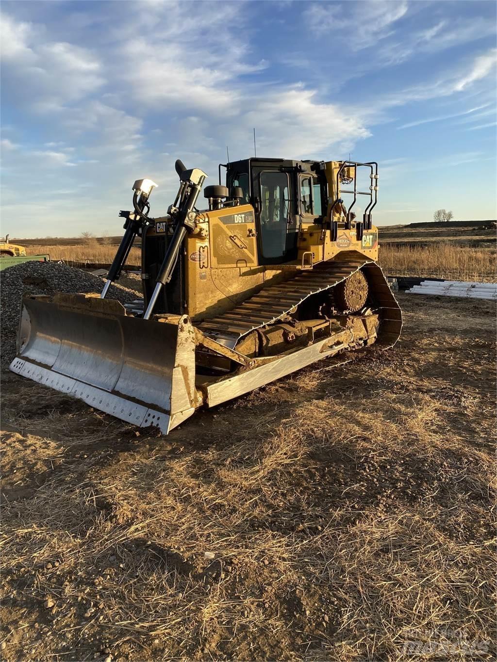 CAT D6T LGP Buldožeri gusjeničari