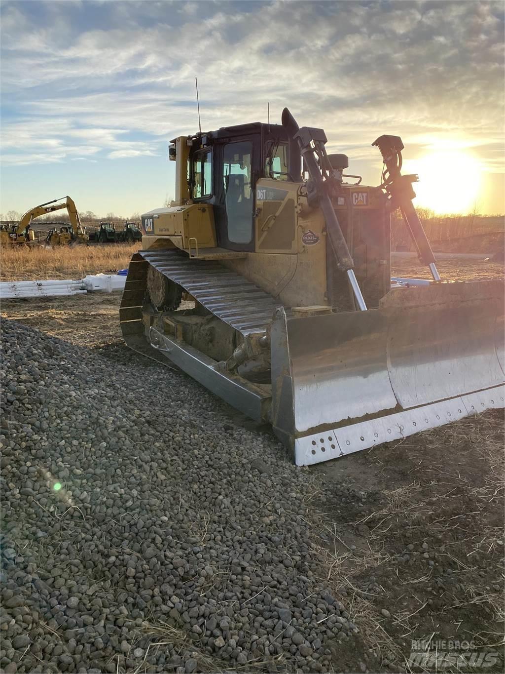 CAT D6T LGP Buldožeri gusjeničari