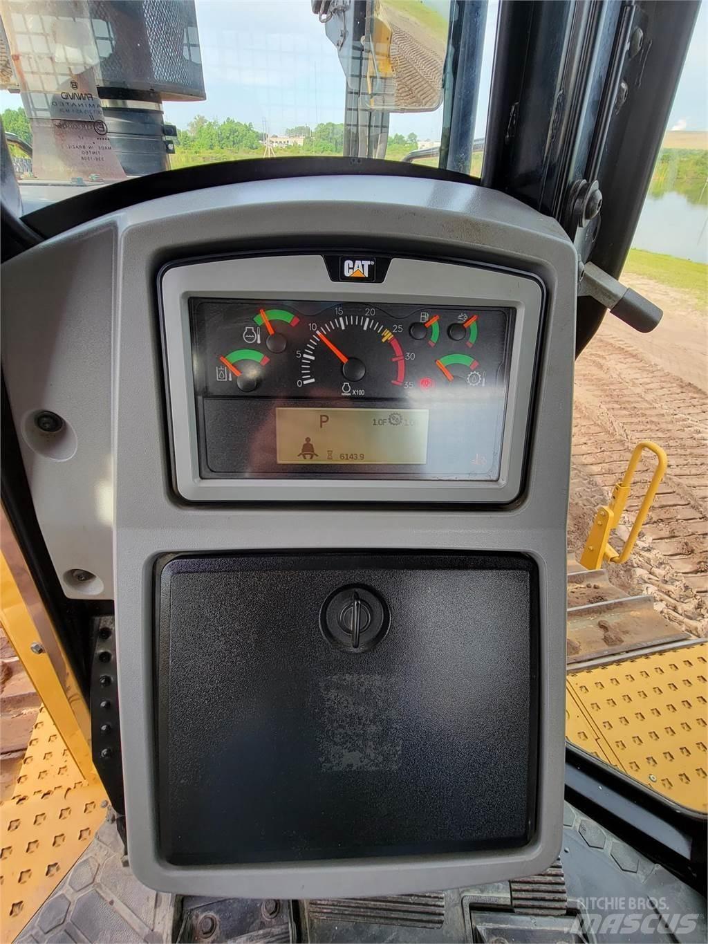 CAT D8T Buldožeri gusjeničari