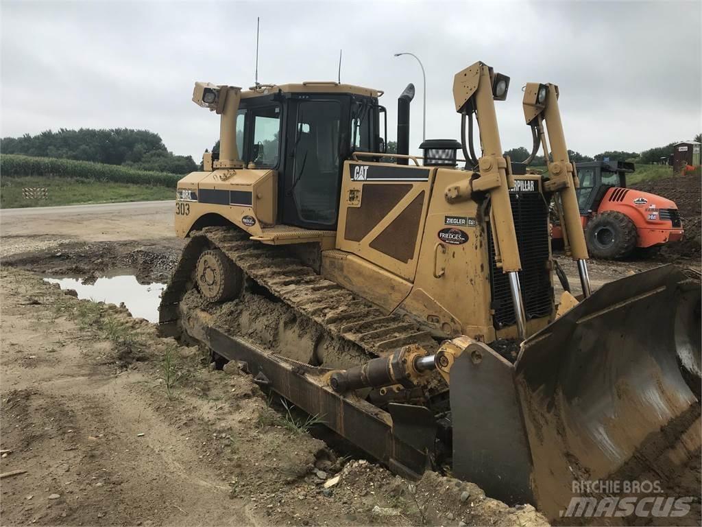 CAT D8T Buldožeri gusjeničari