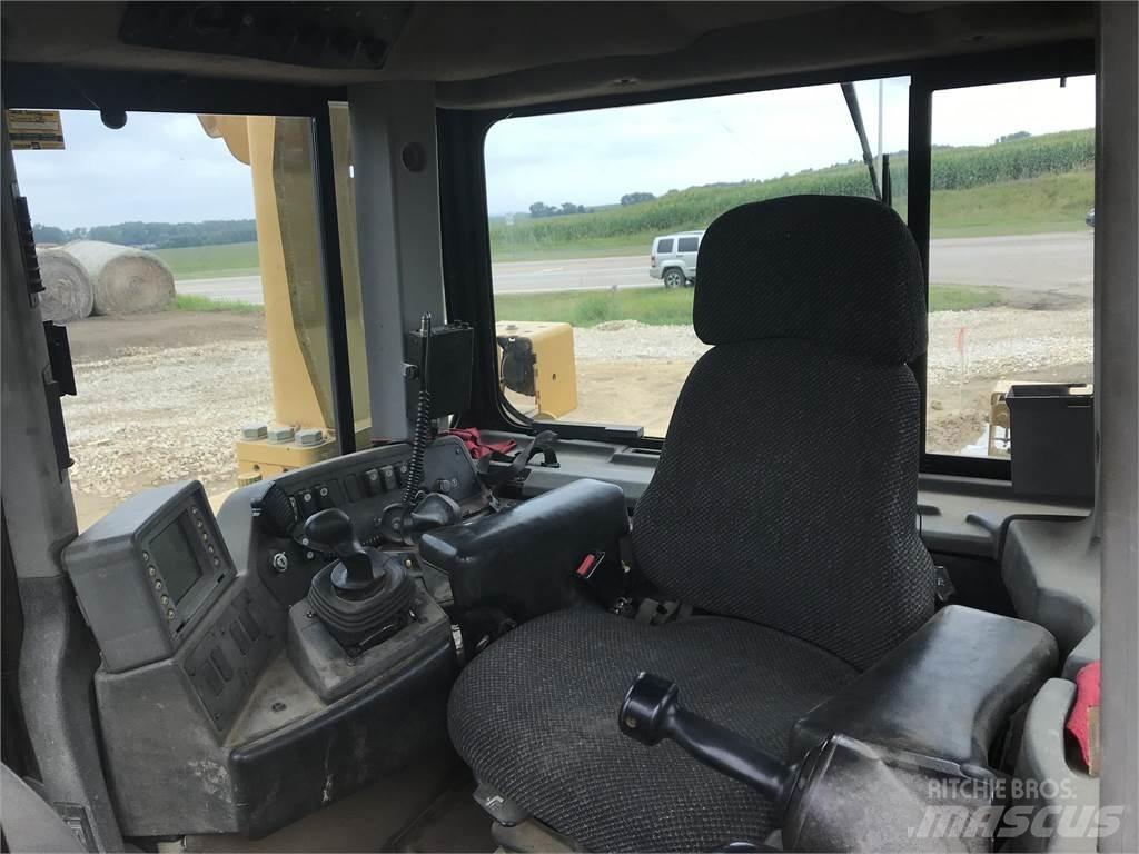 CAT D8T Buldožeri gusjeničari