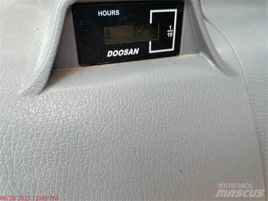 Doosan DX140 LC-5 Bageri gusjeničari