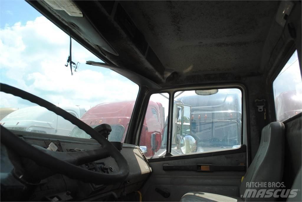 Freightliner FL70 Kamioni sa kranom