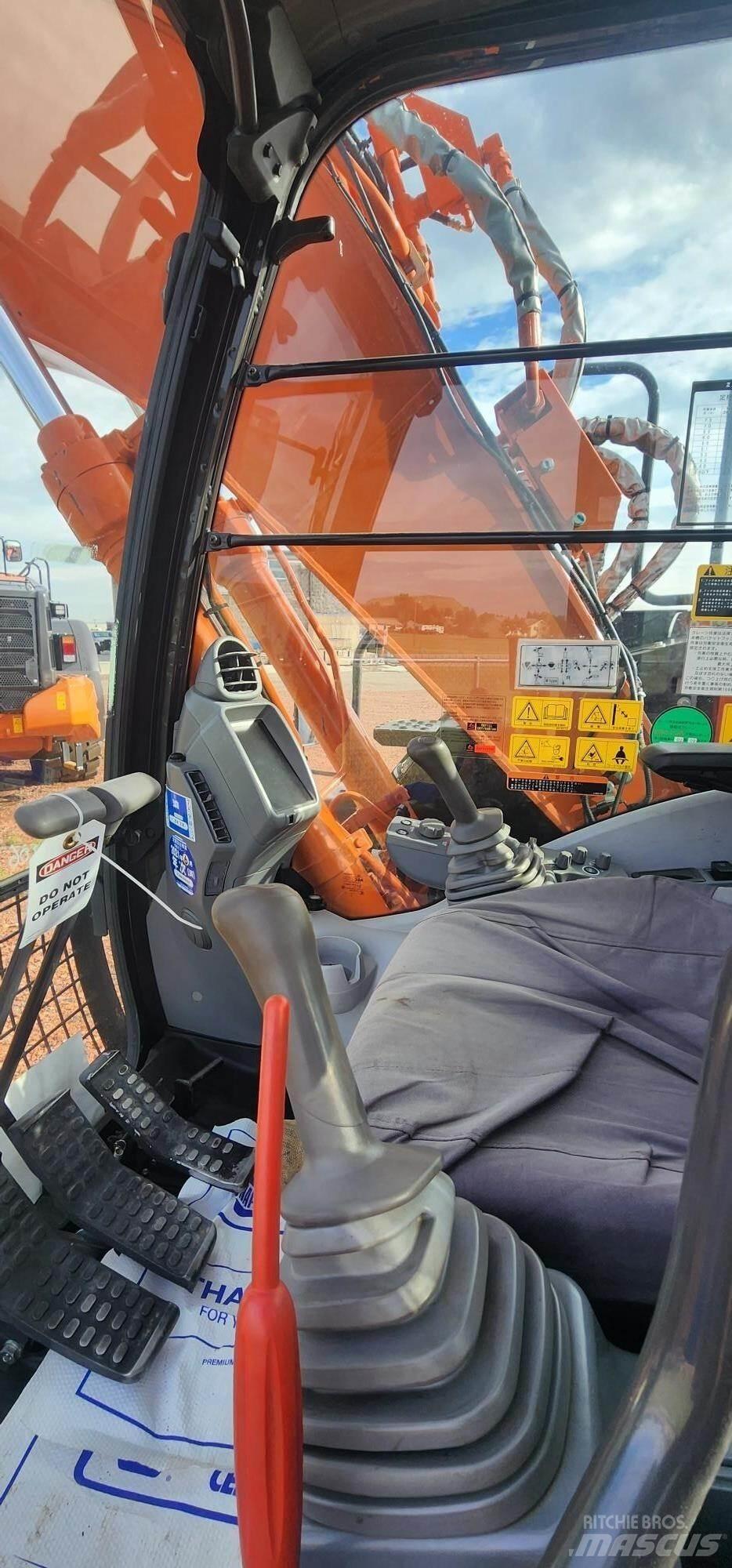 Hitachi ZX135US-6 Bageri gusjeničari