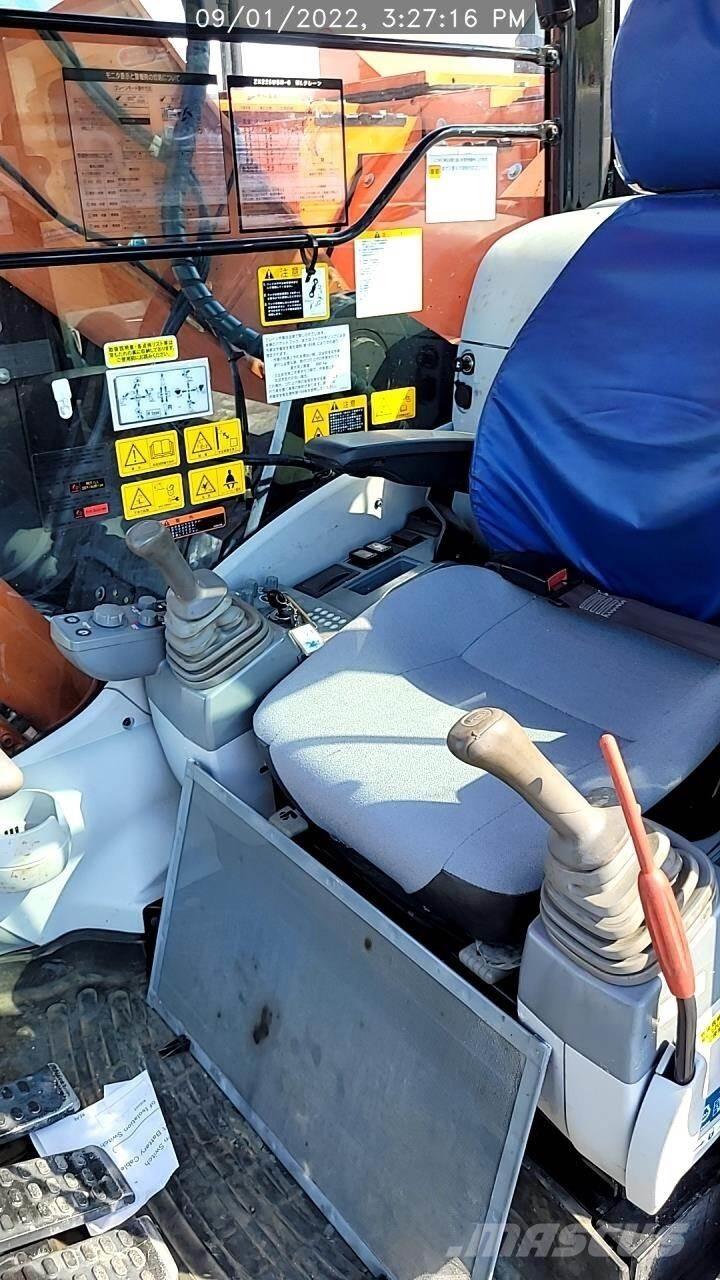Hitachi ZX225US-6 Bageri gusjeničari