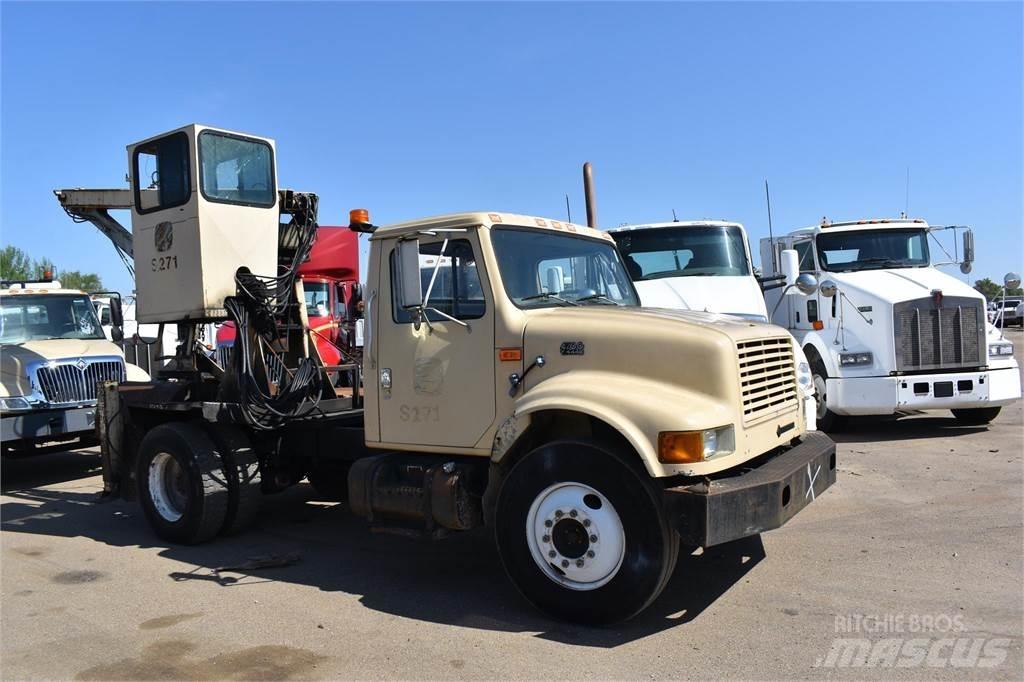 International 4700 Kamioni sa kranom
