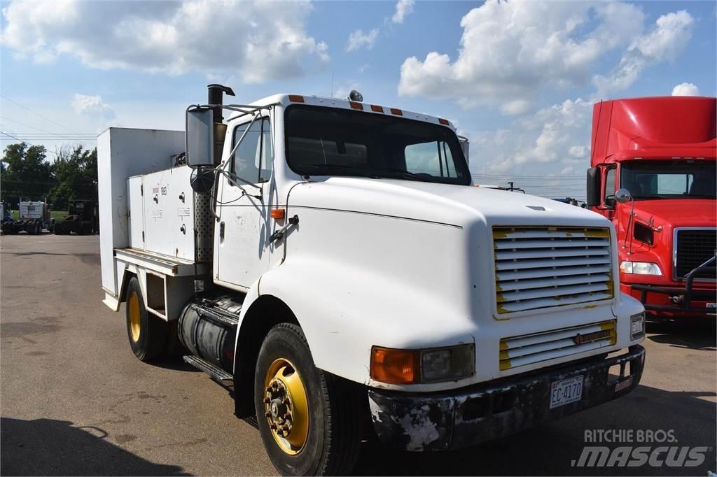 International 8200 Kamioni cisterne