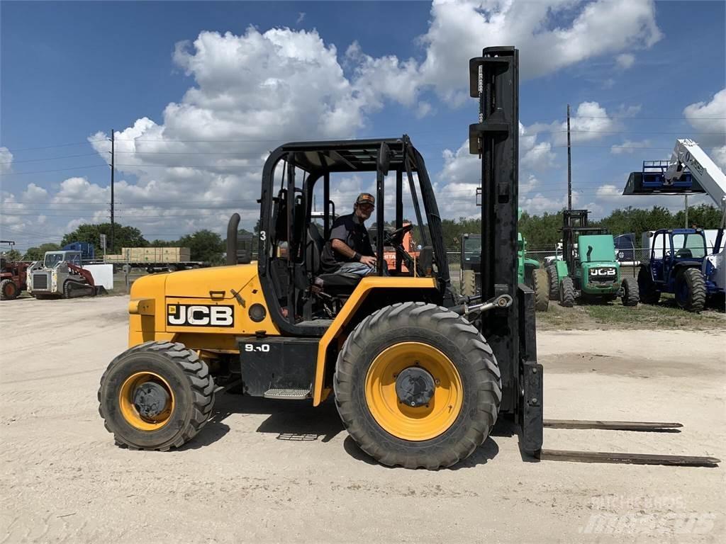 JCB 930 Terenski viličar
