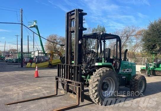 JCB 930 Terenski viličar