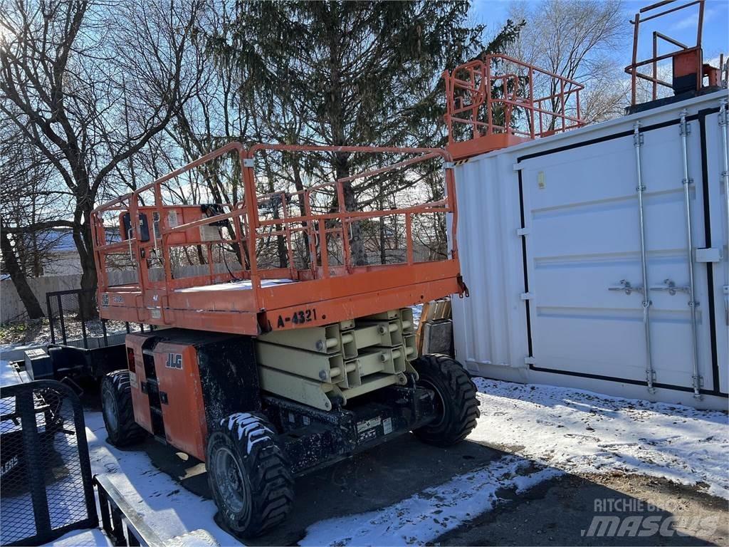JLG 330LRT Škaraste platforme
