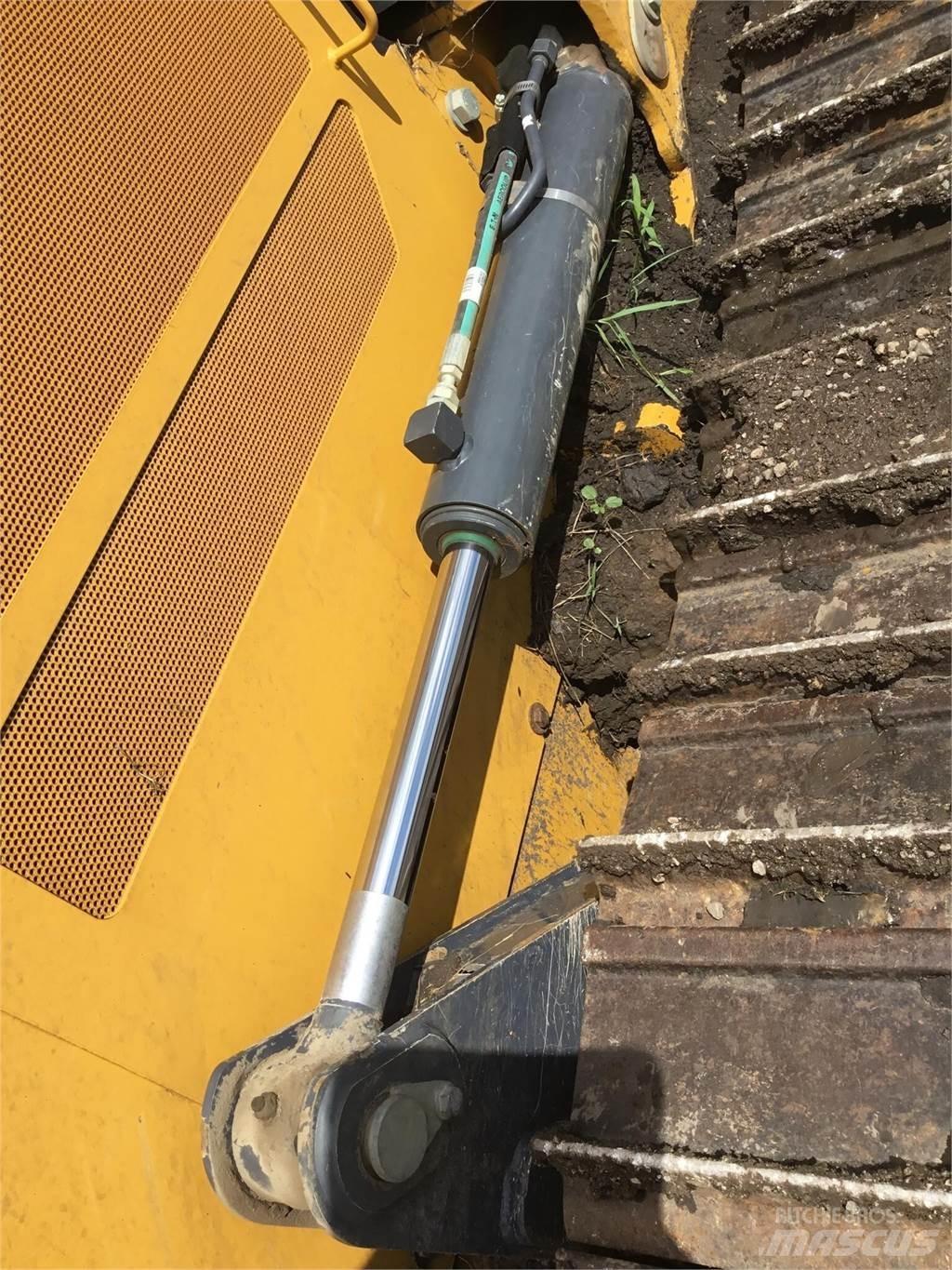 John Deere 450K Buldožeri gusjeničari